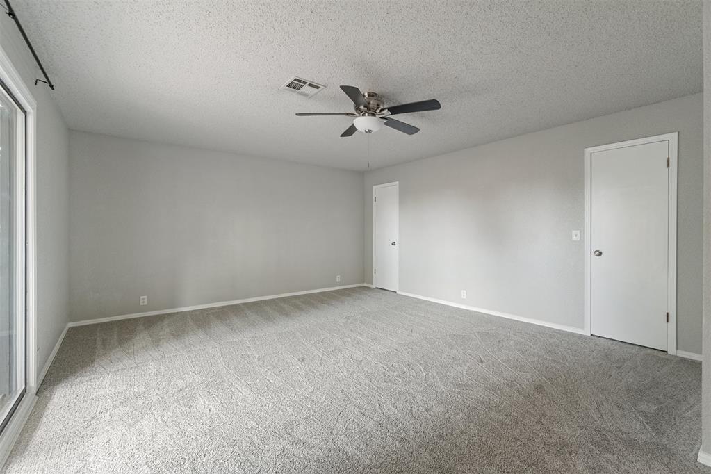 824 Lakeside Circle