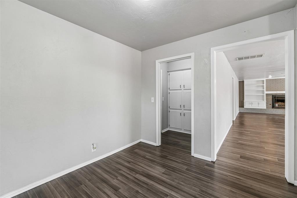 824 Lakeside Circle