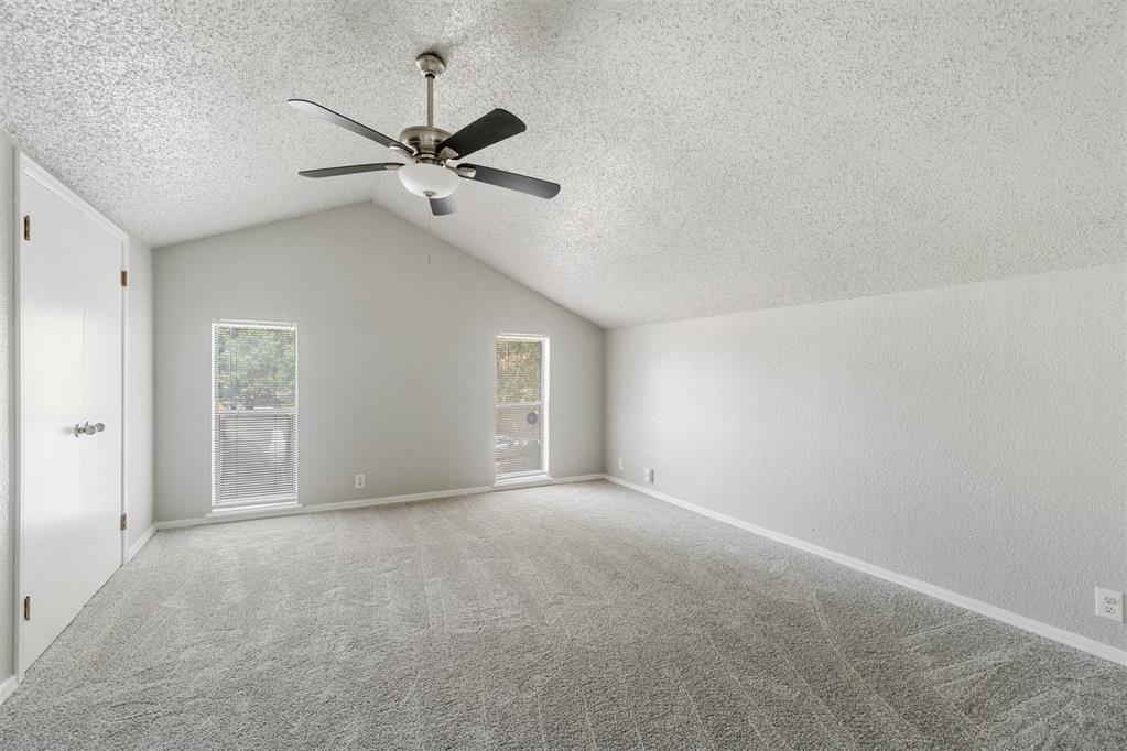 824 Lakeside Circle