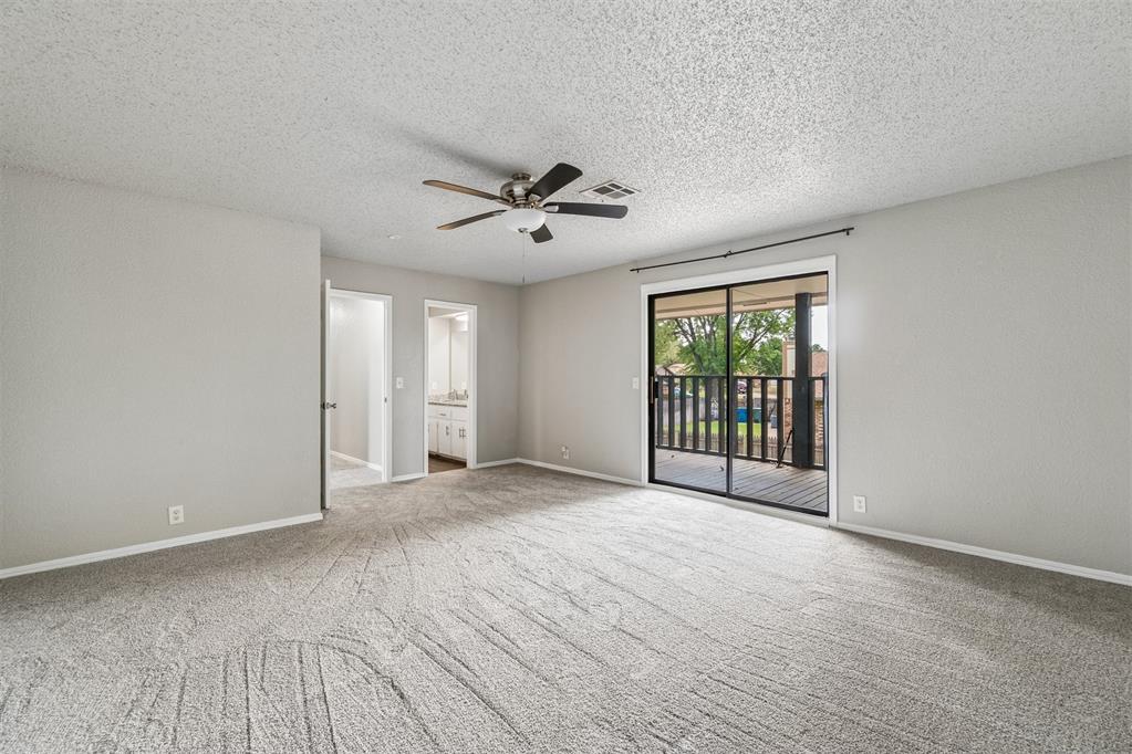 824 Lakeside Circle