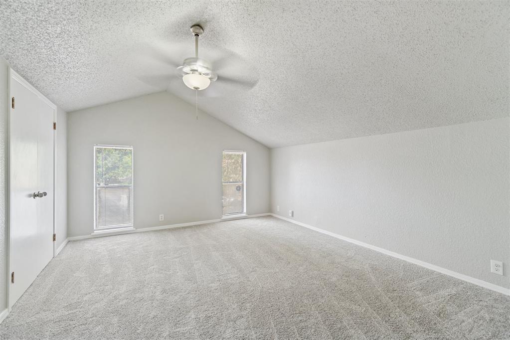 824 Lakeside Circle