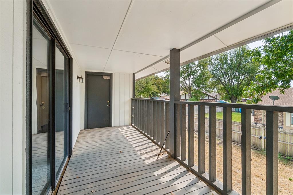 824 Lakeside Circle