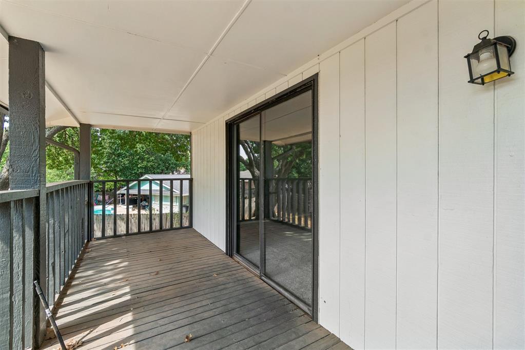 824 Lakeside Circle