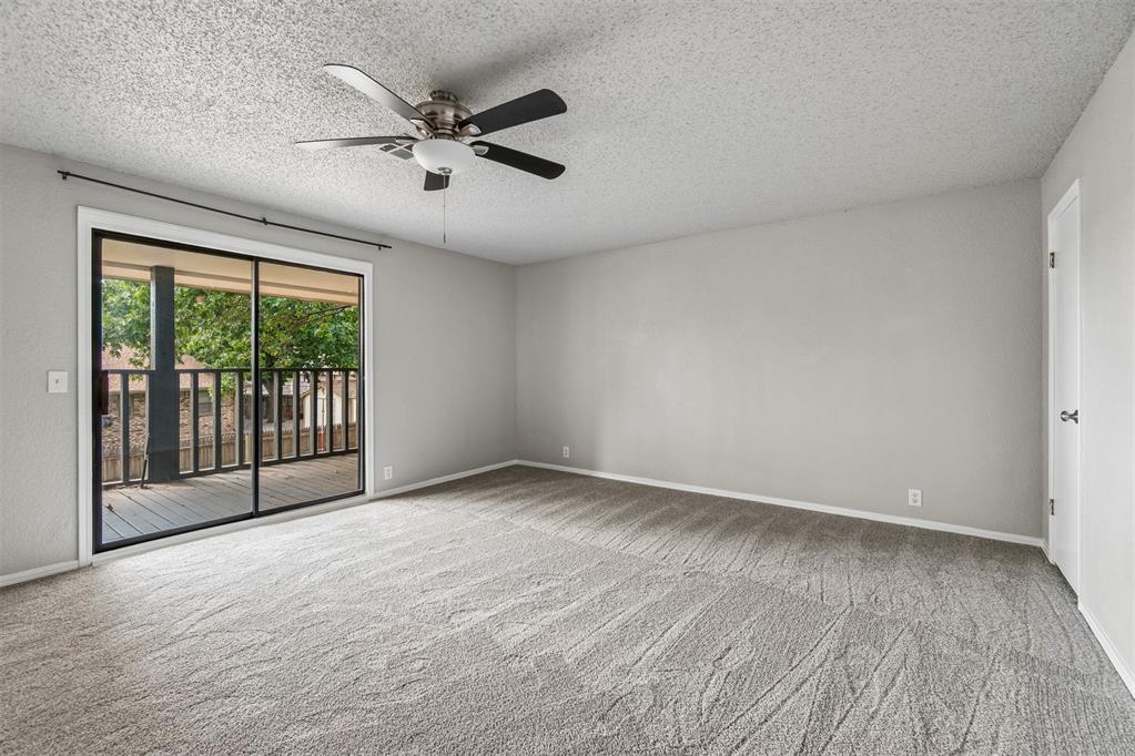 824 Lakeside Circle