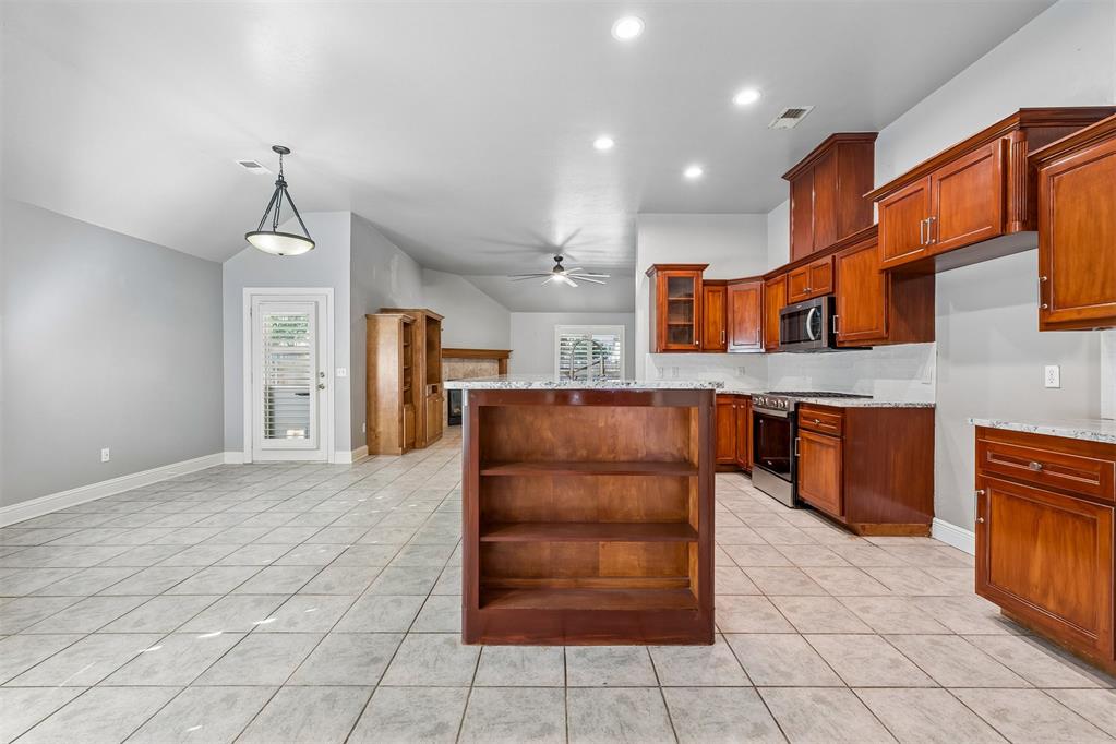 2101 Del Simmons Drive