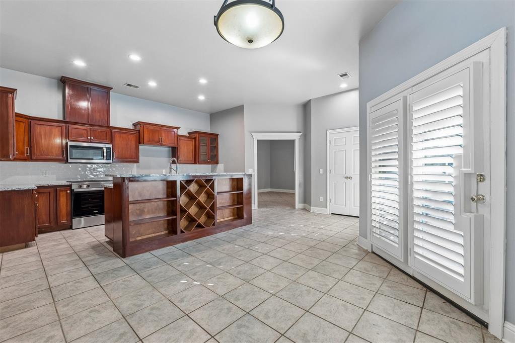 2101 Del Simmons Drive