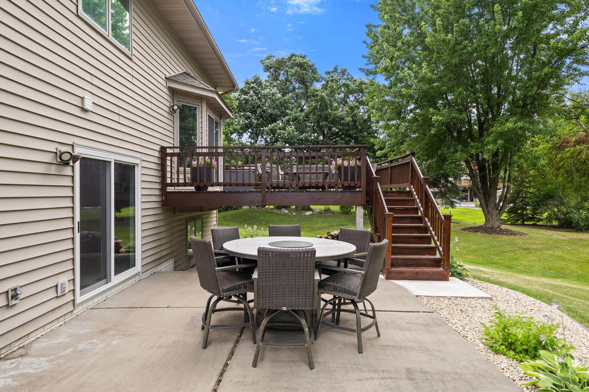 9451 White Oaks Trail N