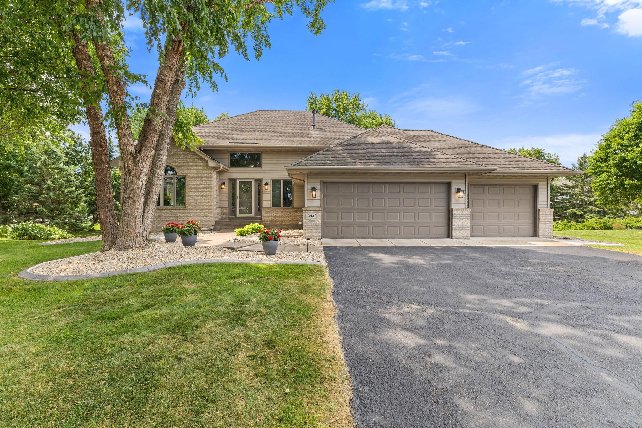9451 White Oaks Trail N
