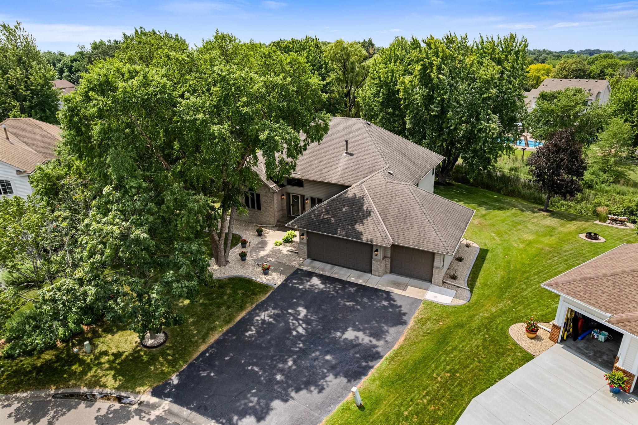 9451 White Oaks Trail N