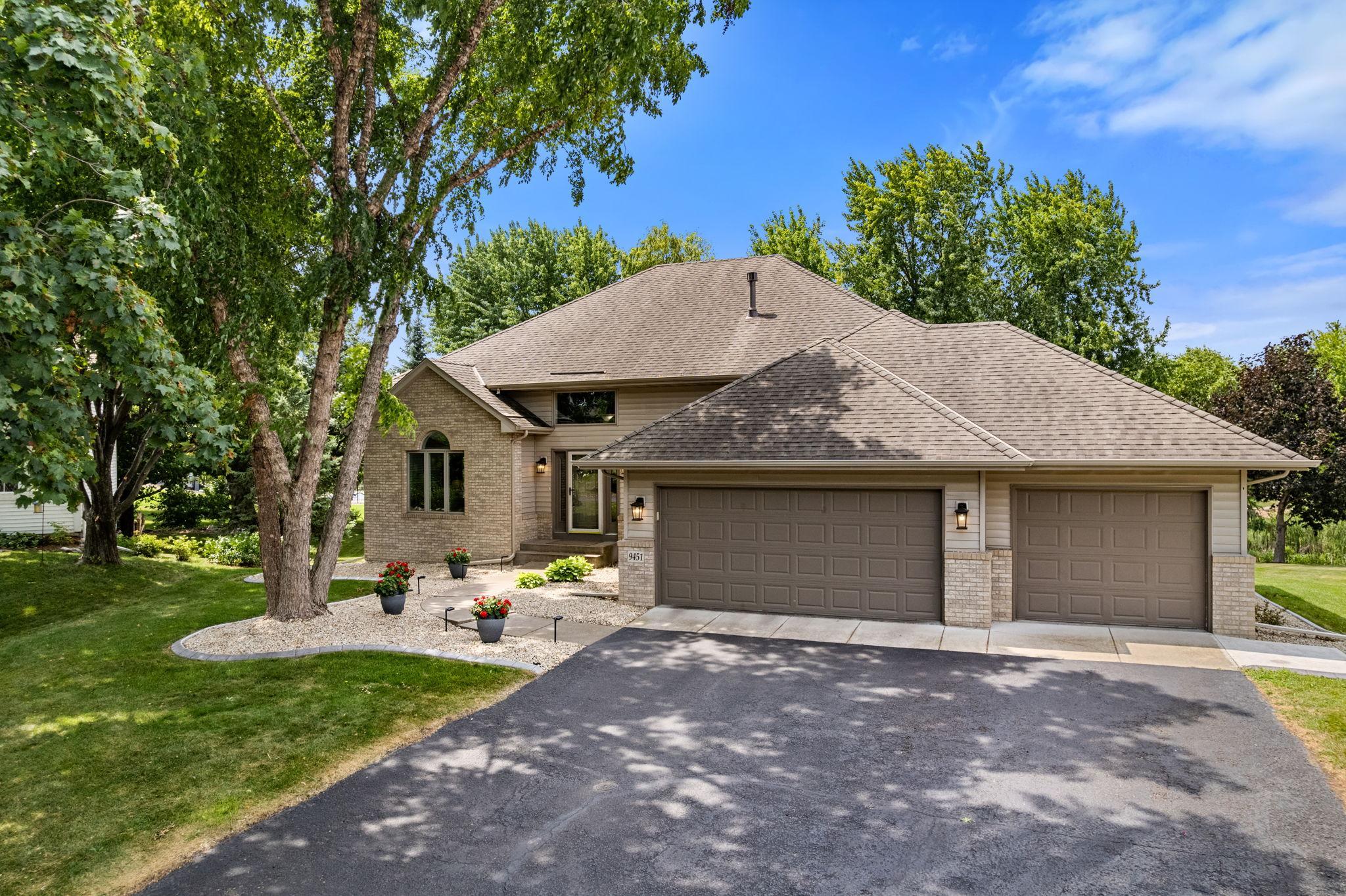 9451 White Oaks Trail N