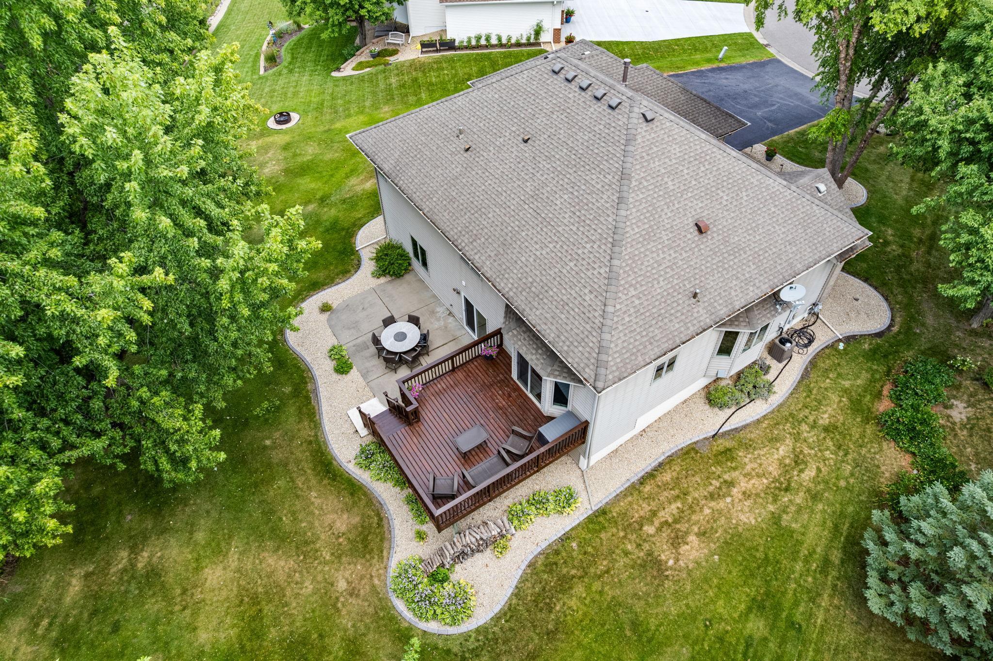 9451 White Oaks Trail N