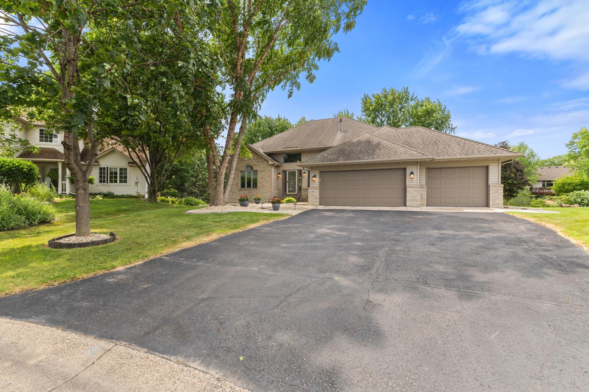9451 White Oaks Trail N