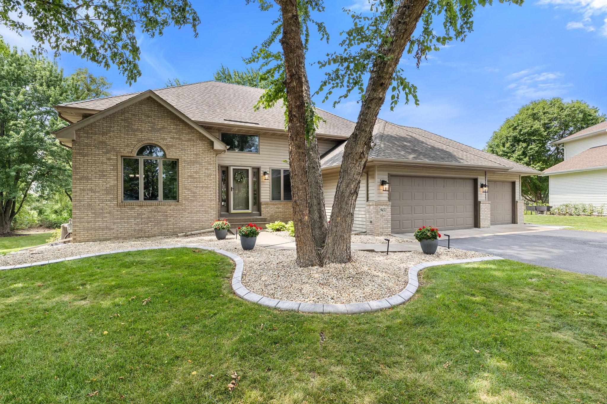 9451 White Oaks Trail N