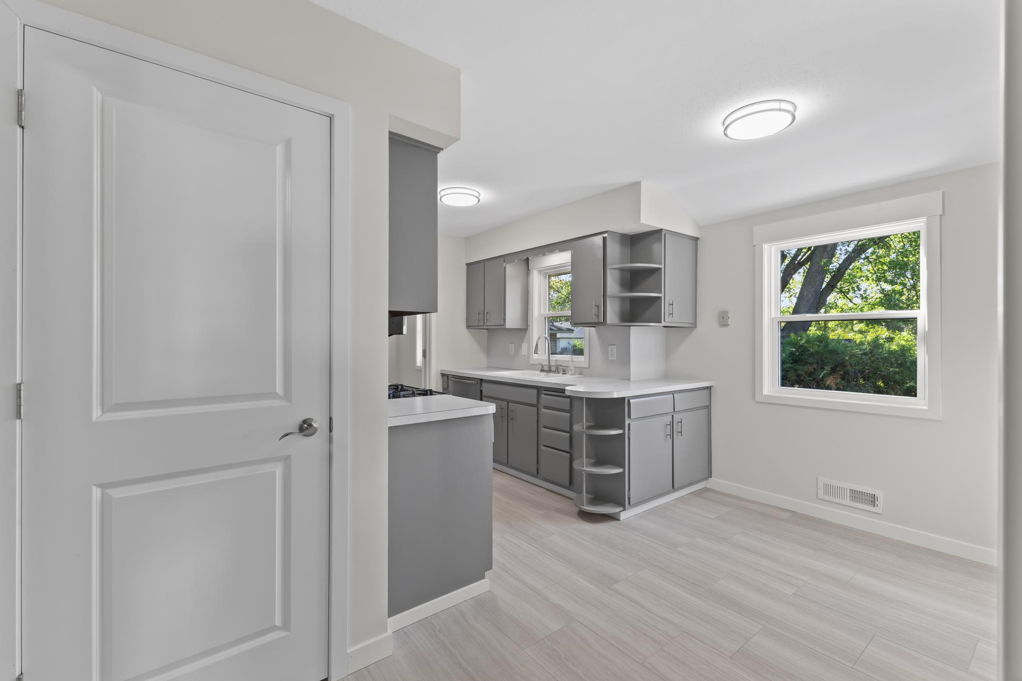 10913 Washington Street NE