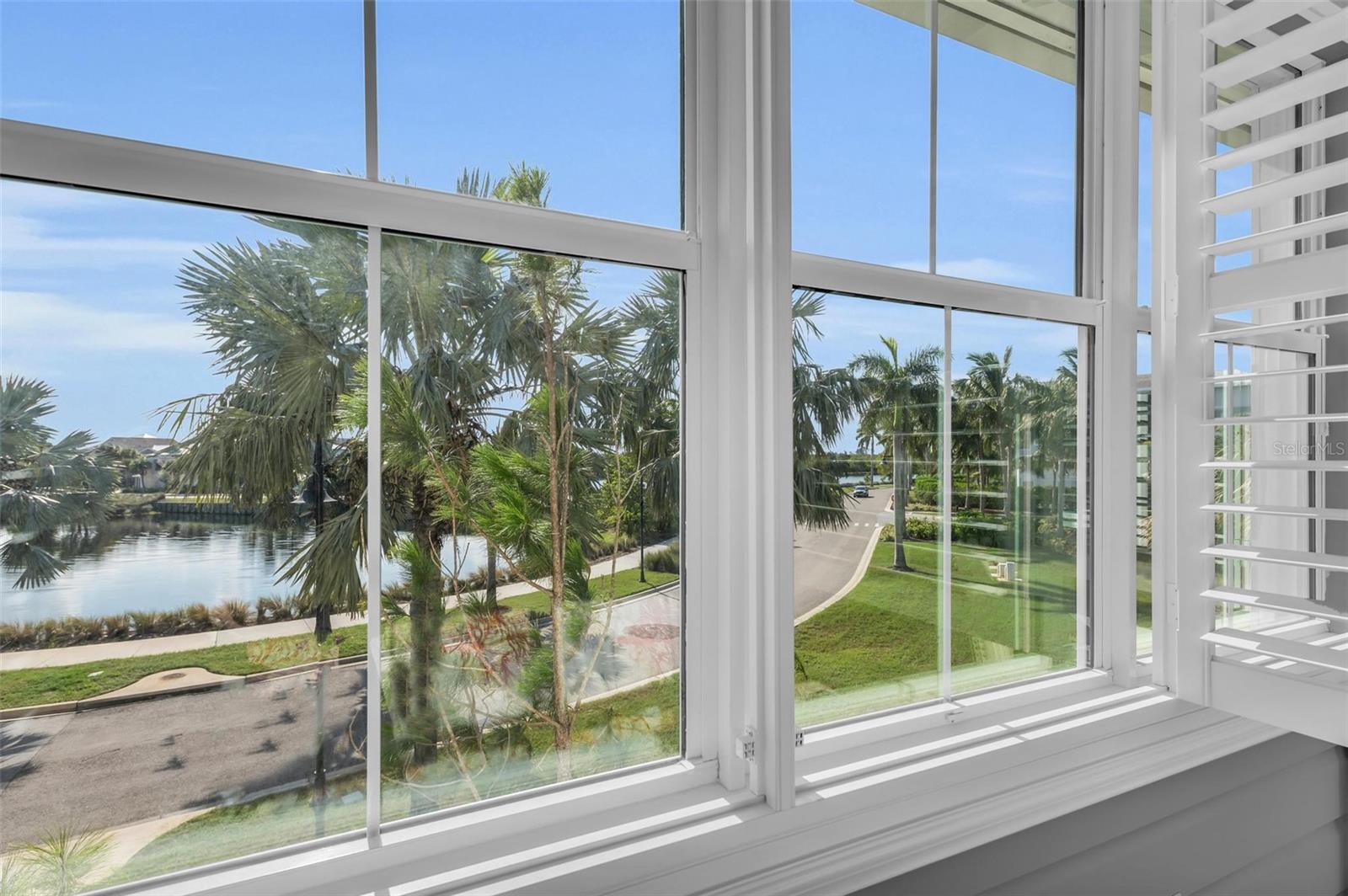 363 COMPASS POINT DR #202
