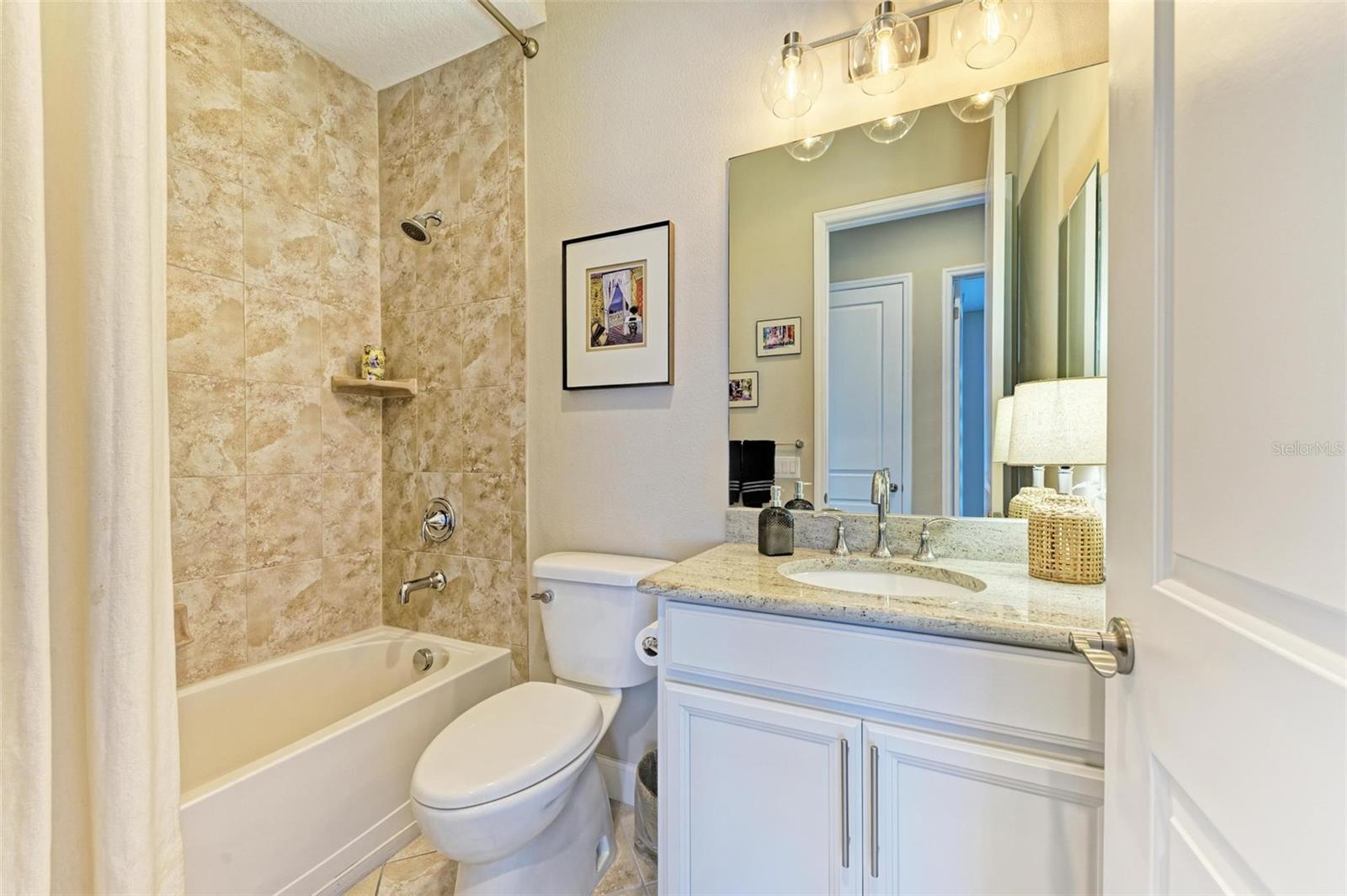 316 SAPPHIRE LAKE DR #201