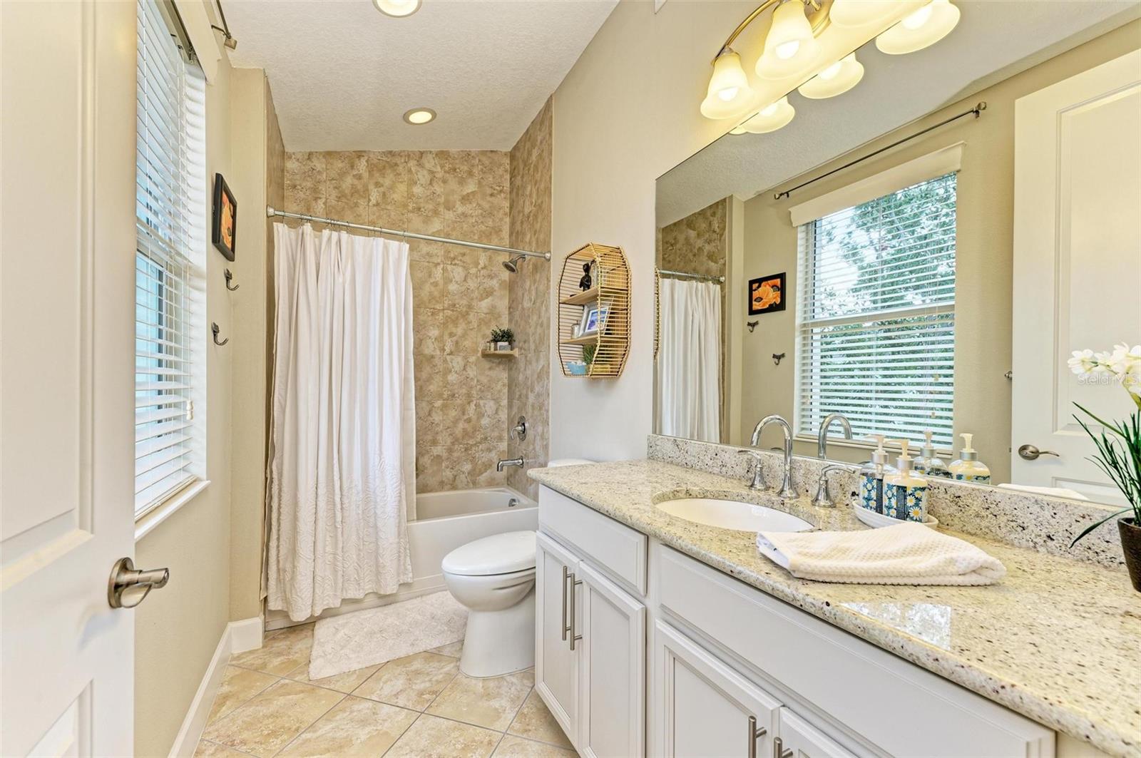 316 SAPPHIRE LAKE DR #201