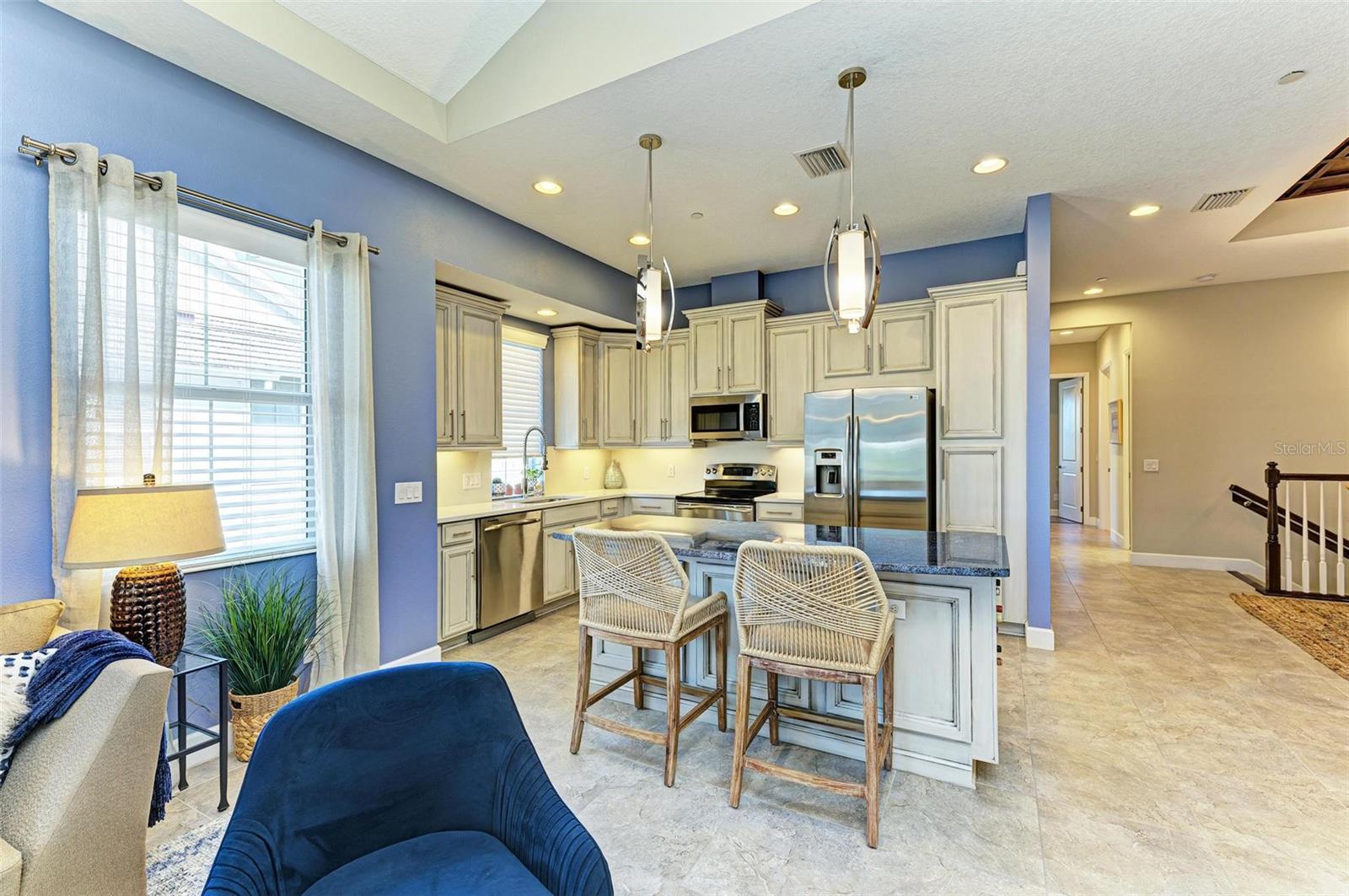 316 SAPPHIRE LAKE DR #201