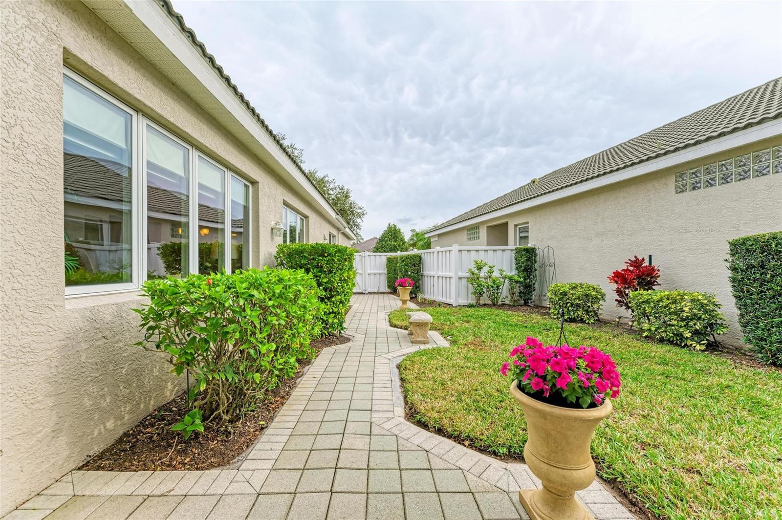 8636 54TH AVENUE CIR E