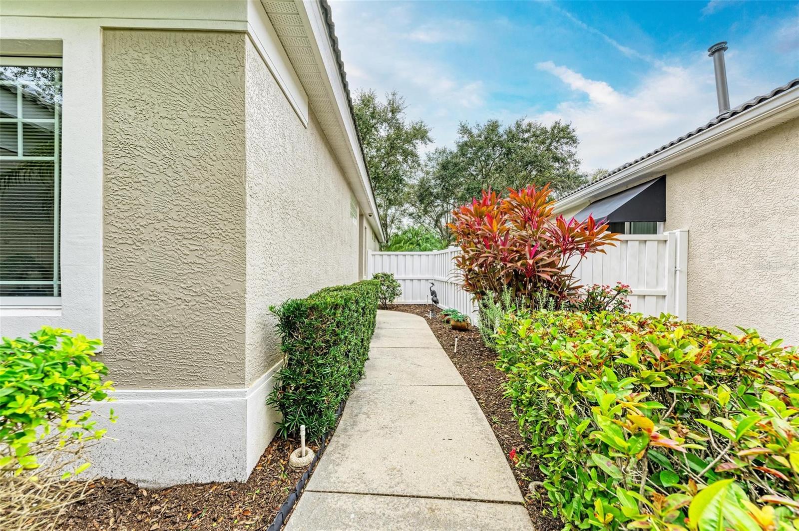 8636 54TH AVENUE CIR E