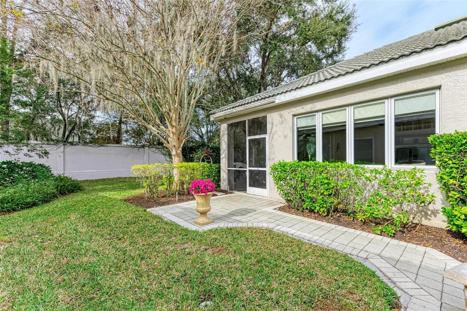 8636 54TH AVENUE CIR E