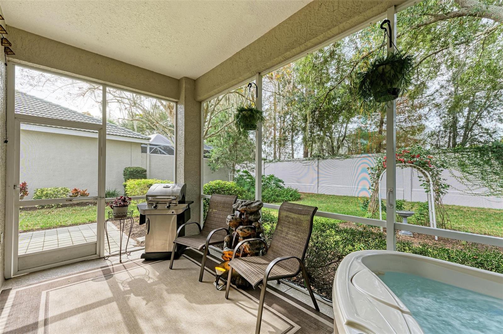 8636 54TH AVENUE CIR E