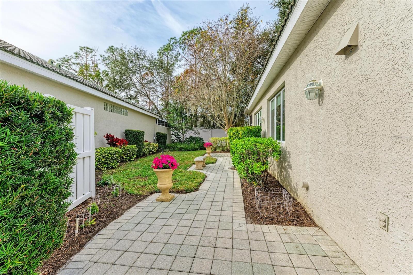 8636 54TH AVENUE CIR E