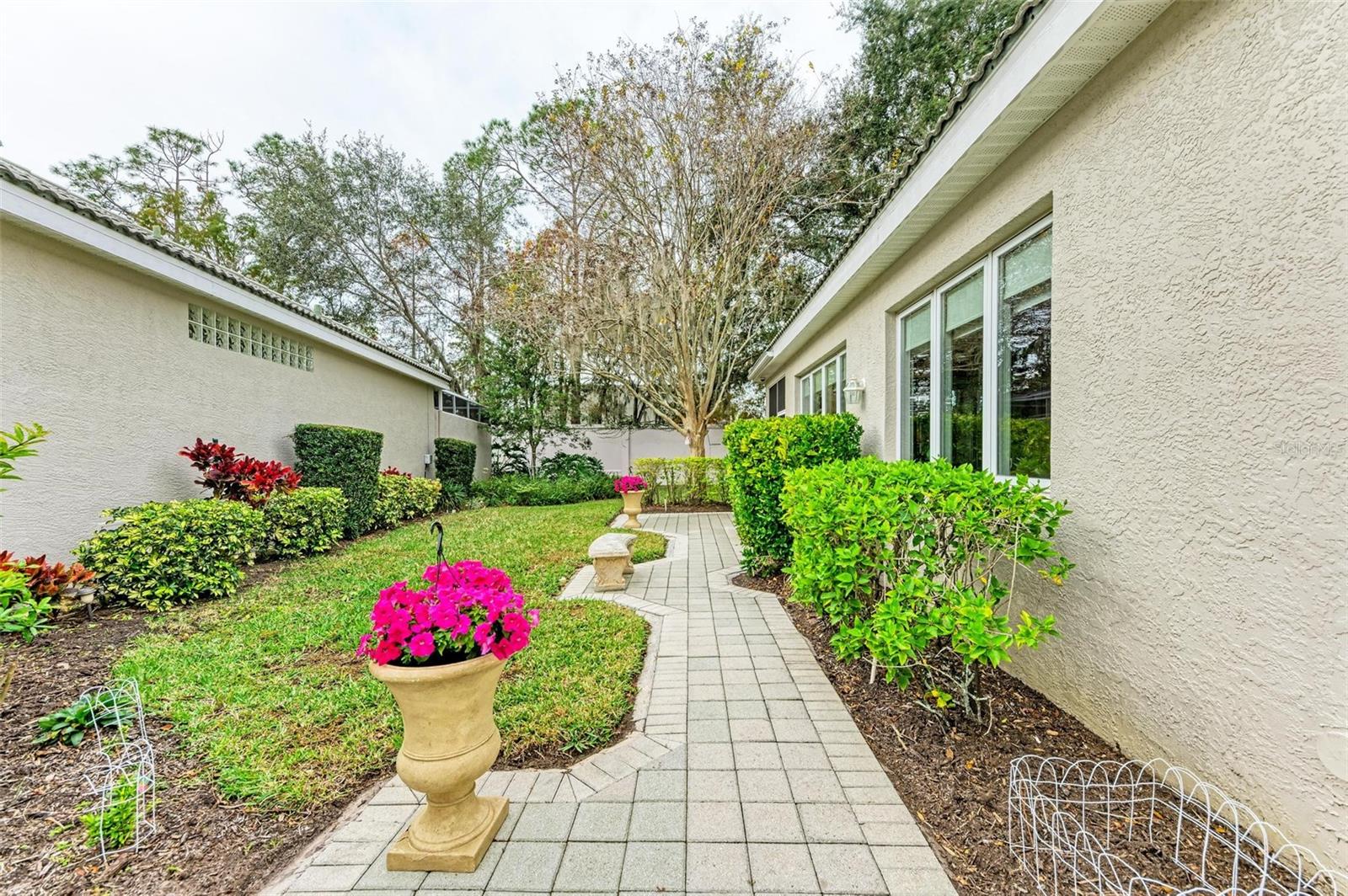 8636 54TH AVENUE CIR E