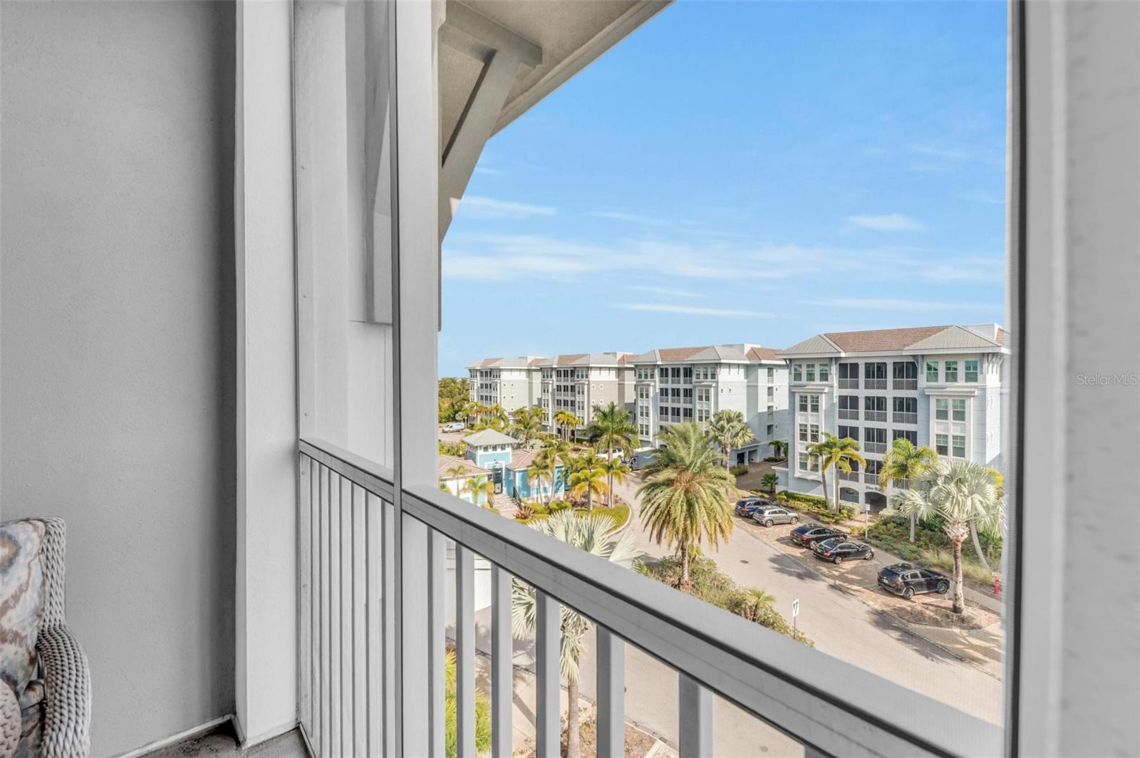 392 ARUBA CIR #401