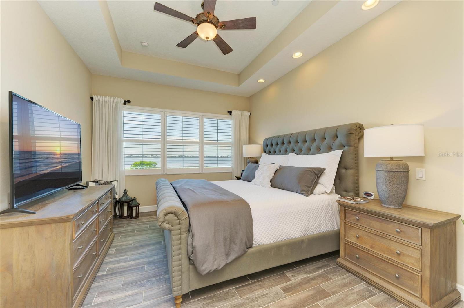 366 COMPASS POINT DR #201