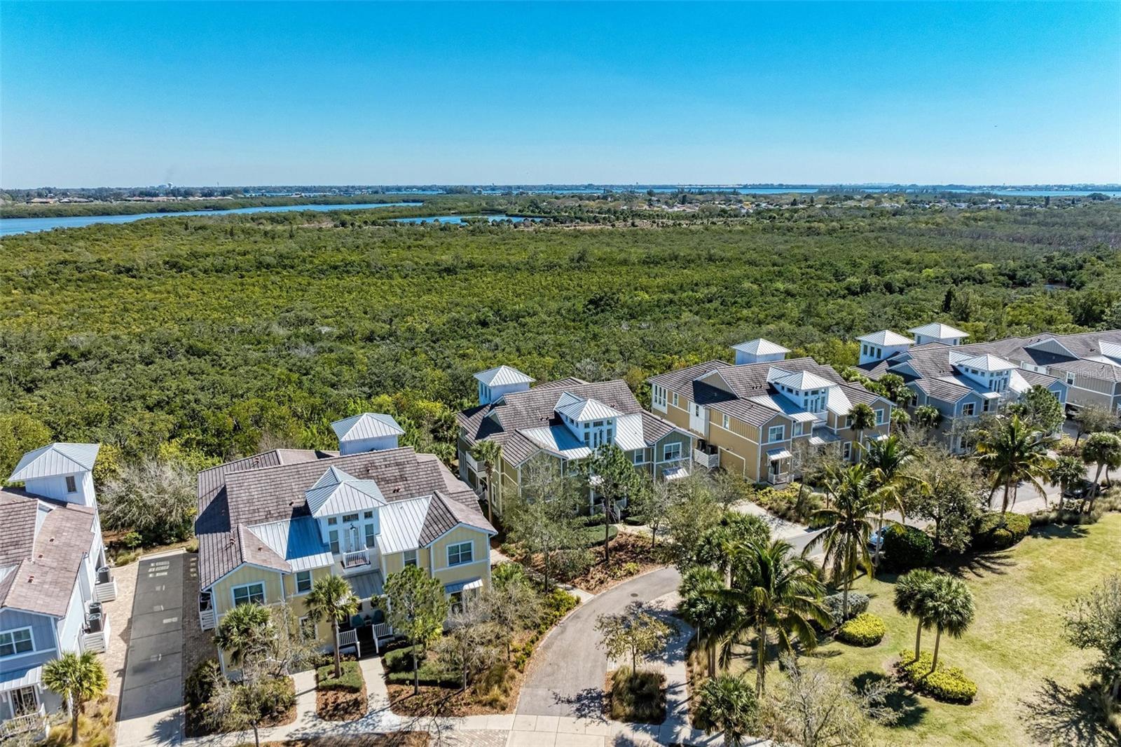 271 SAPPHIRE LAKE DR #101