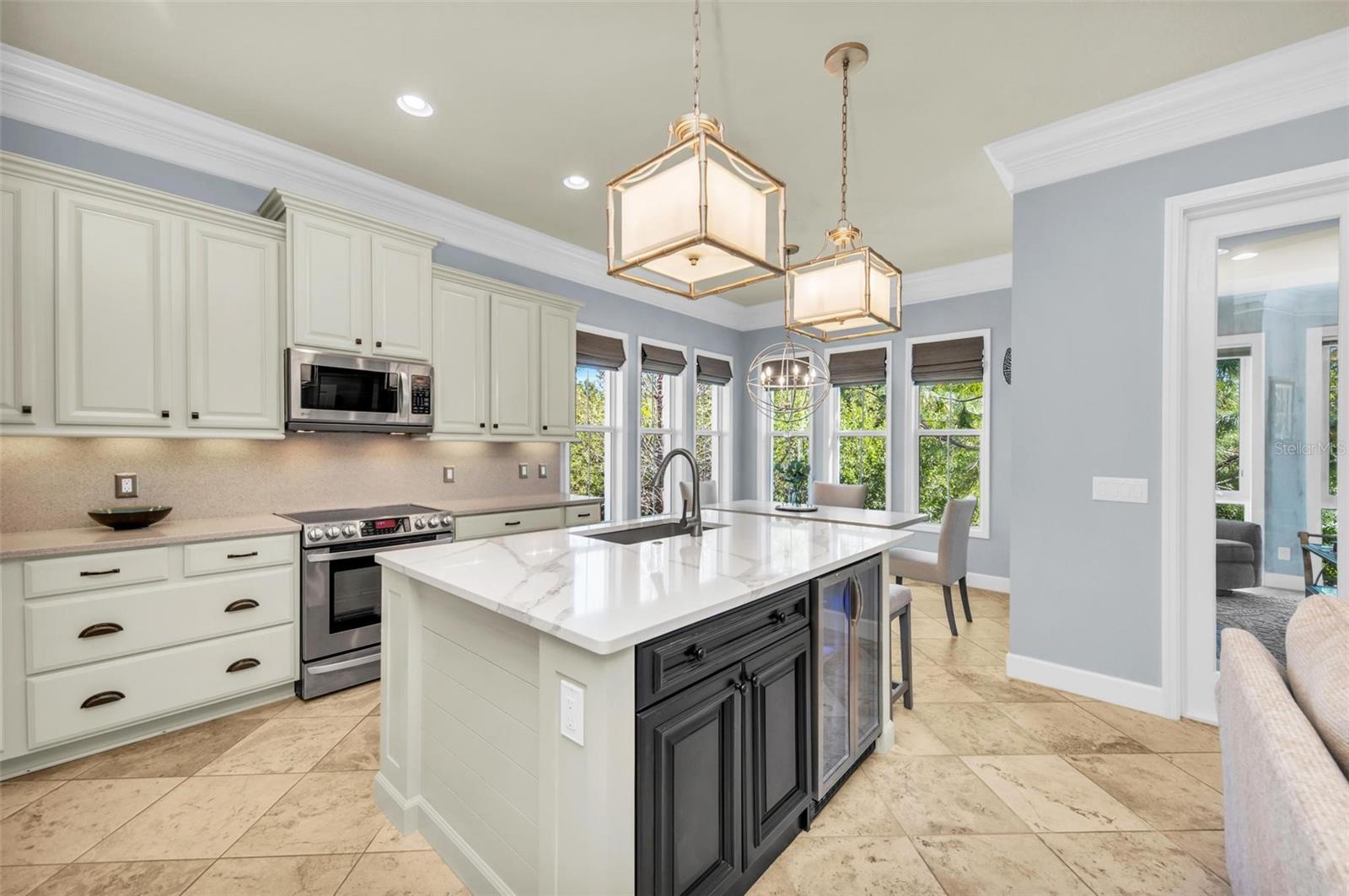 271 SAPPHIRE LAKE DR #101