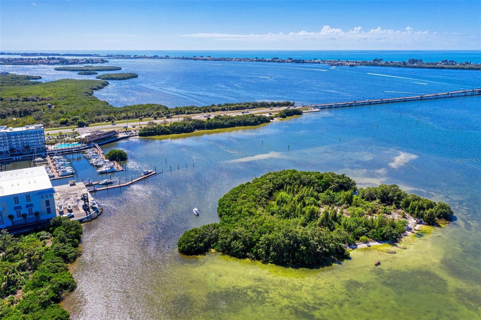 271 SAPPHIRE LAKE DR #101