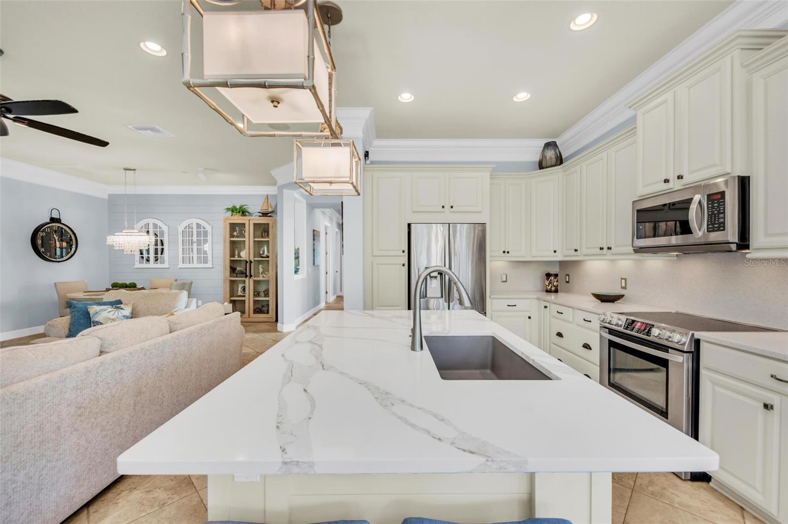 271 SAPPHIRE LAKE DR #101