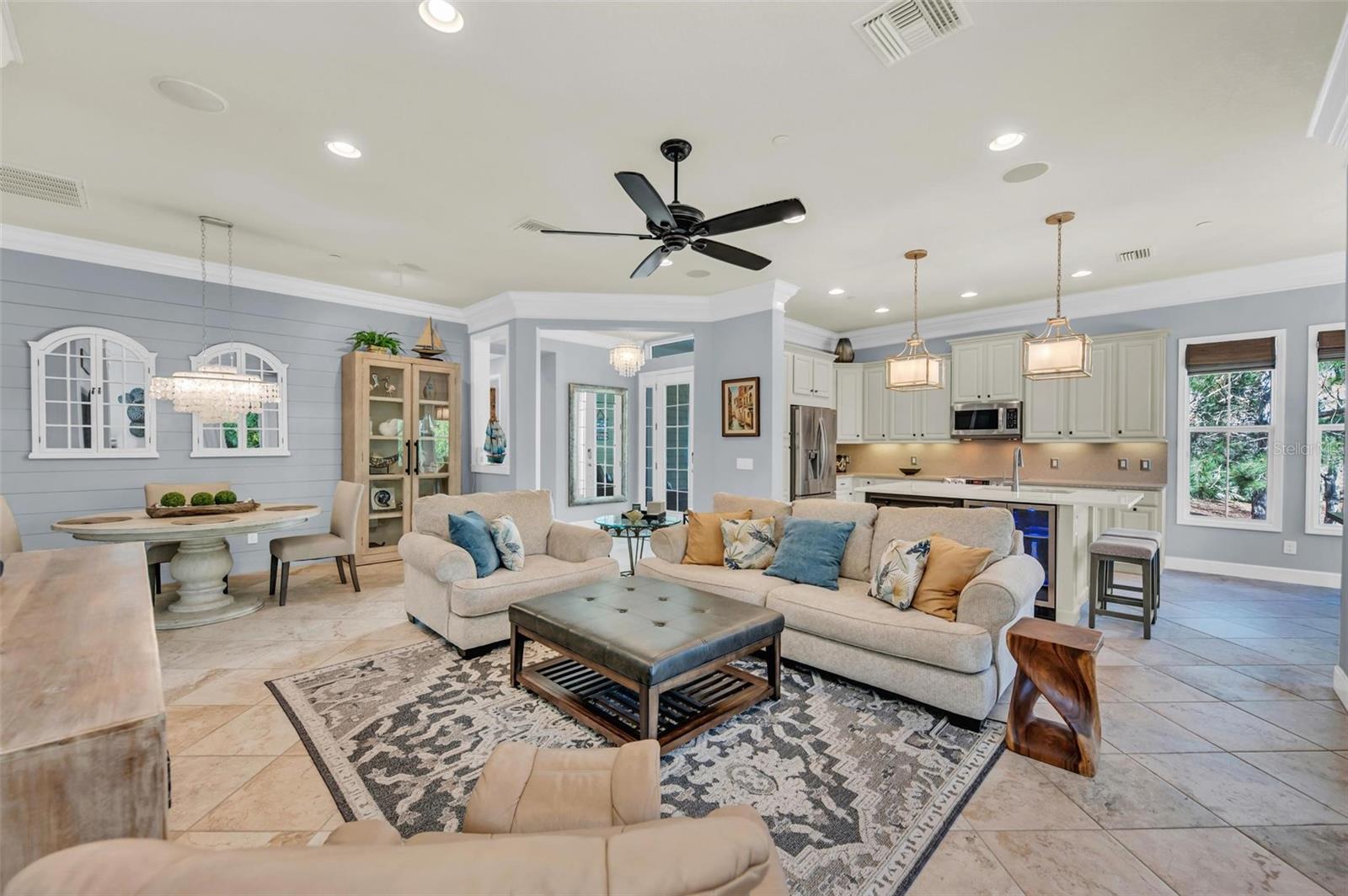 271 SAPPHIRE LAKE DR #101