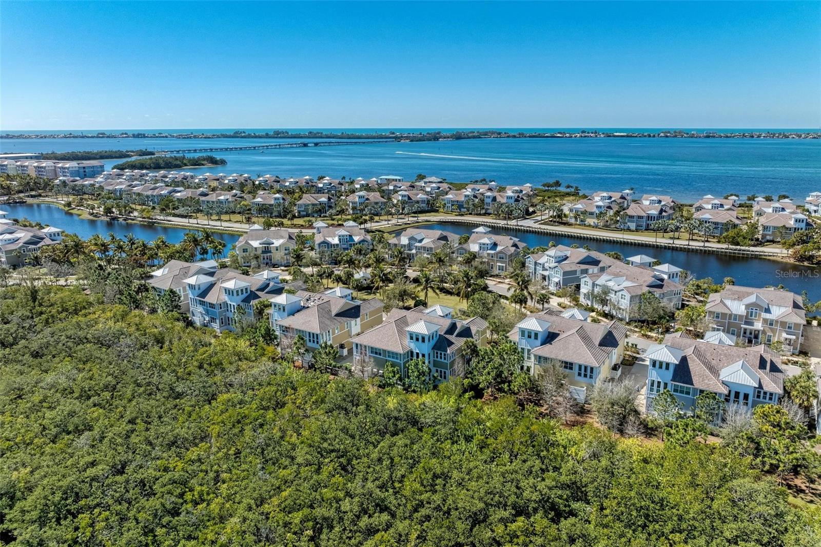 271 SAPPHIRE LAKE DR #101