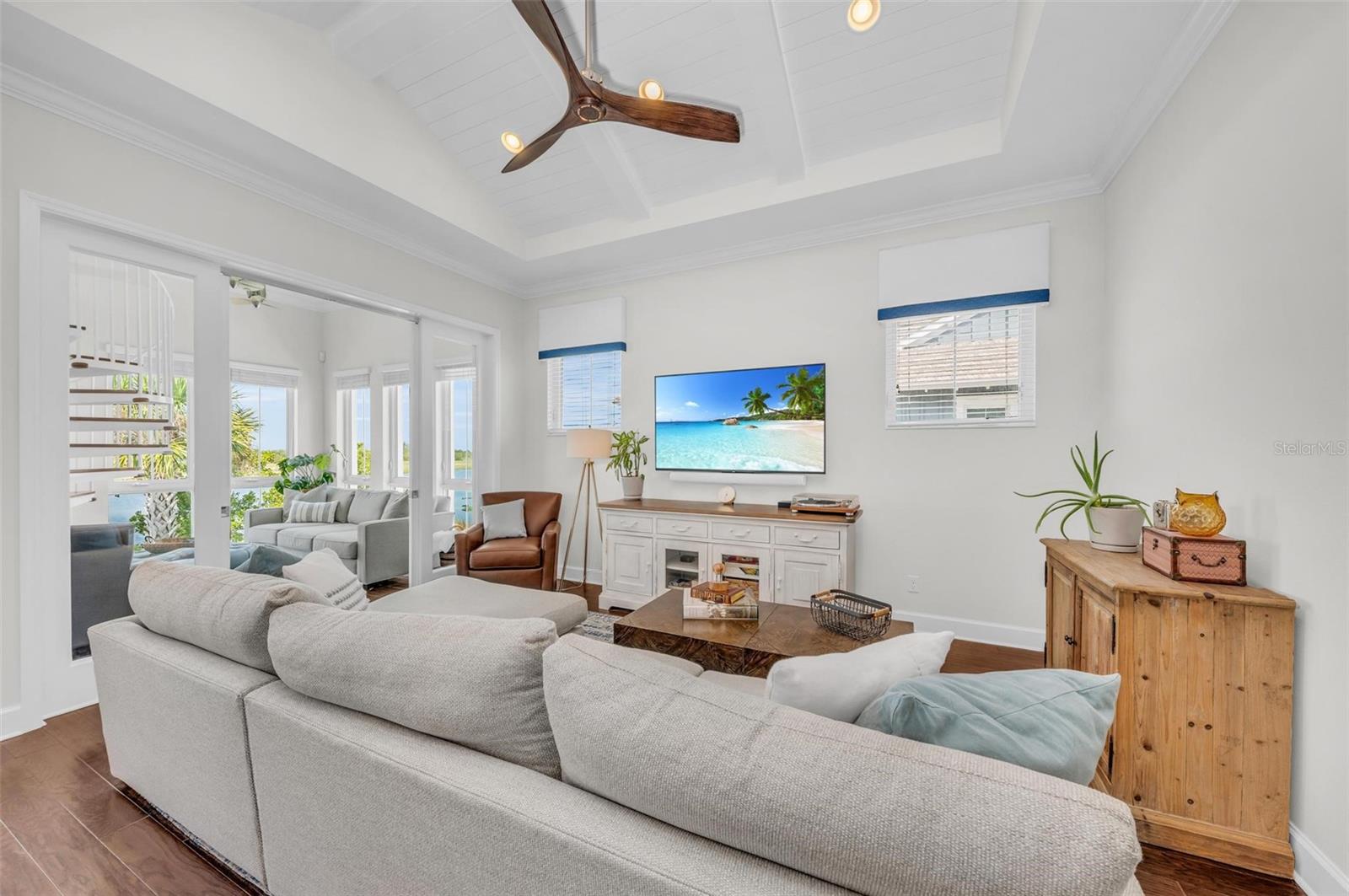 230 SAPPHIRE LAKE DR #201