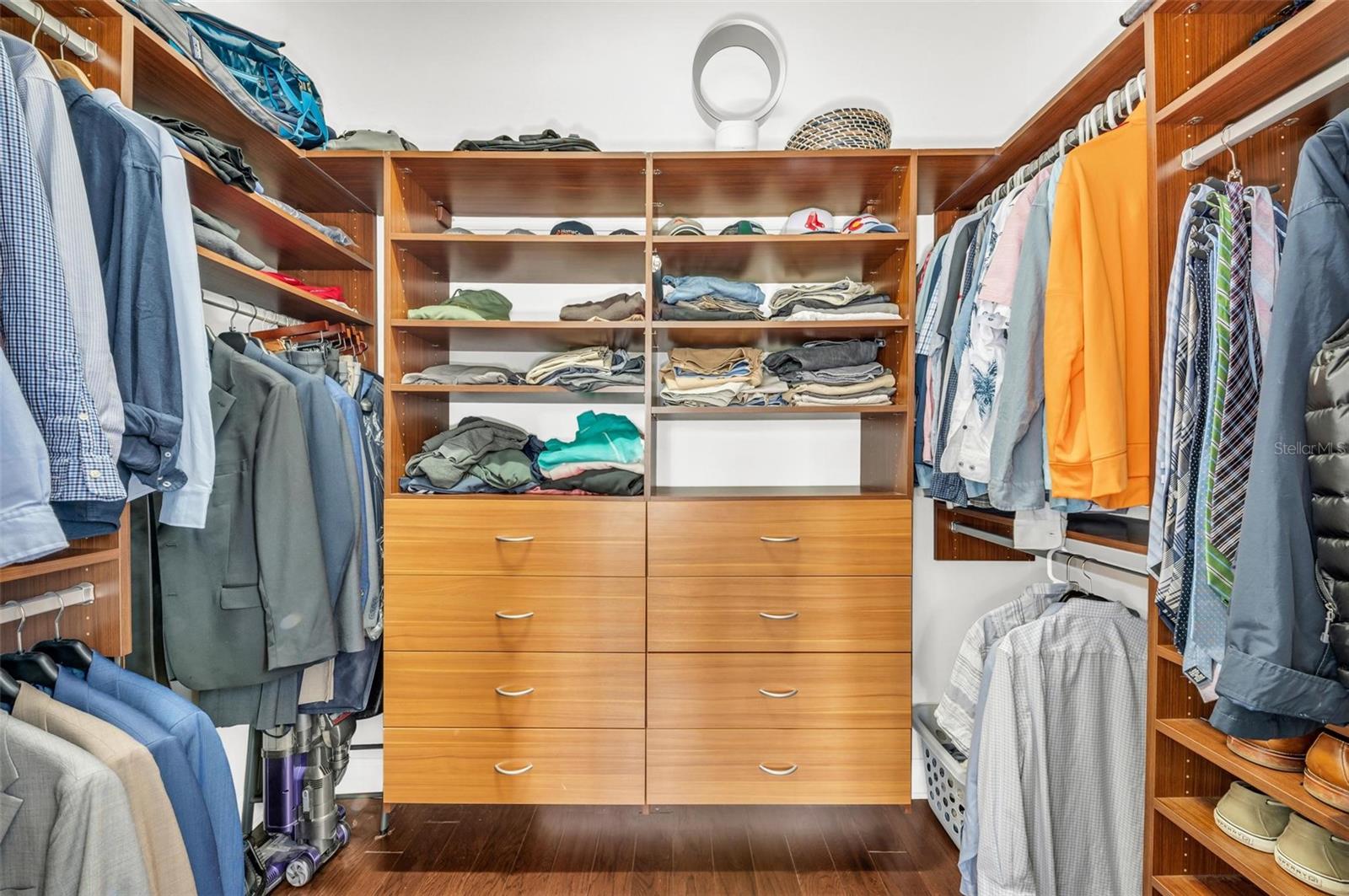 230 SAPPHIRE LAKE DR #201