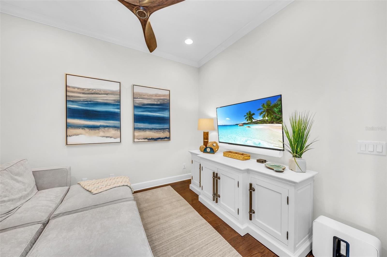 230 SAPPHIRE LAKE DR #201