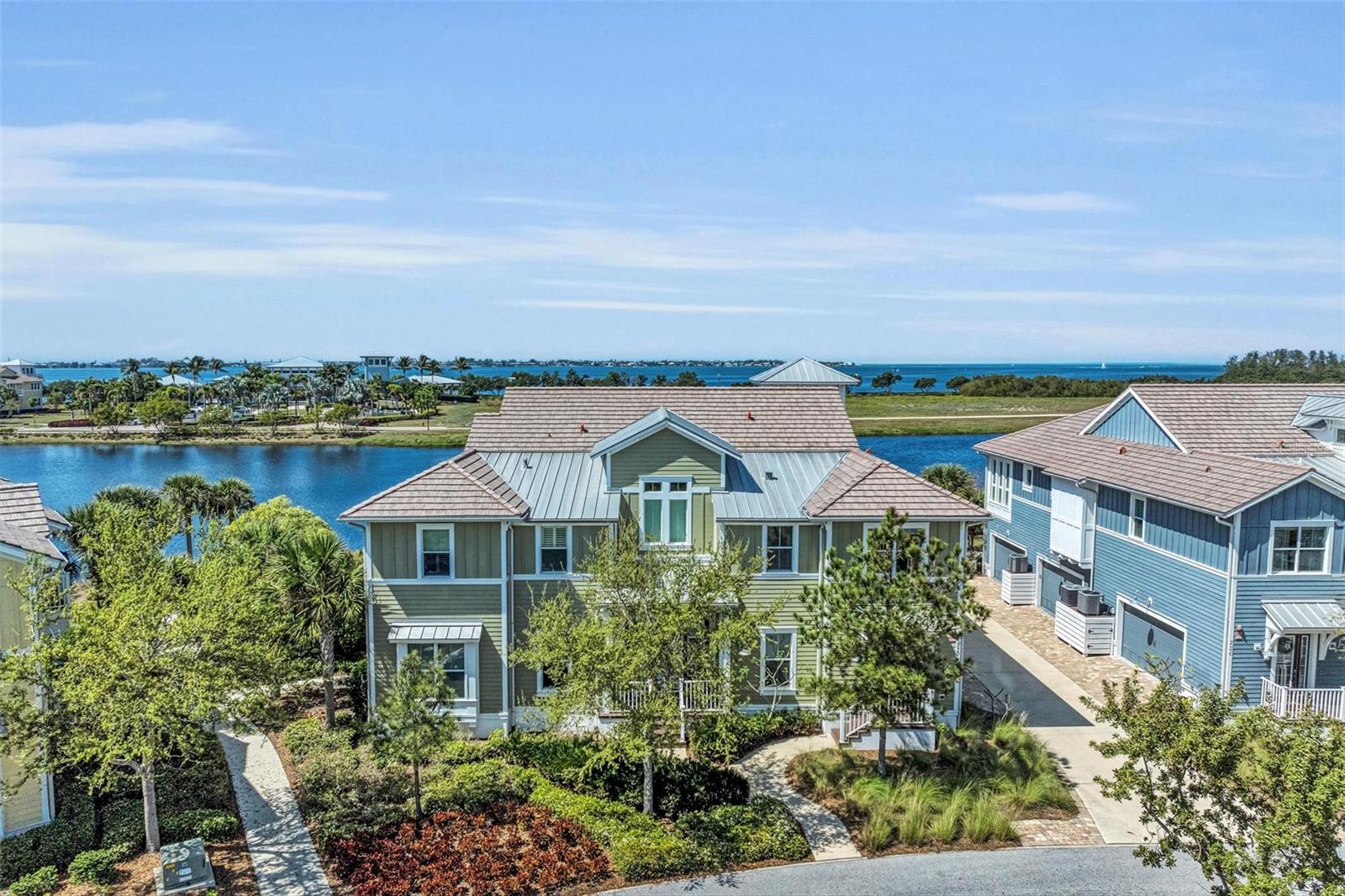 230 SAPPHIRE LAKE DR #201