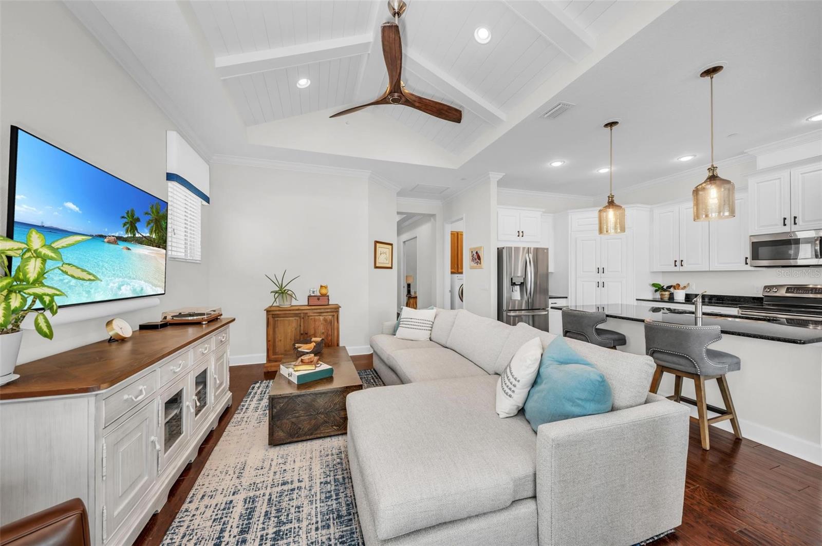 230 SAPPHIRE LAKE DR #201