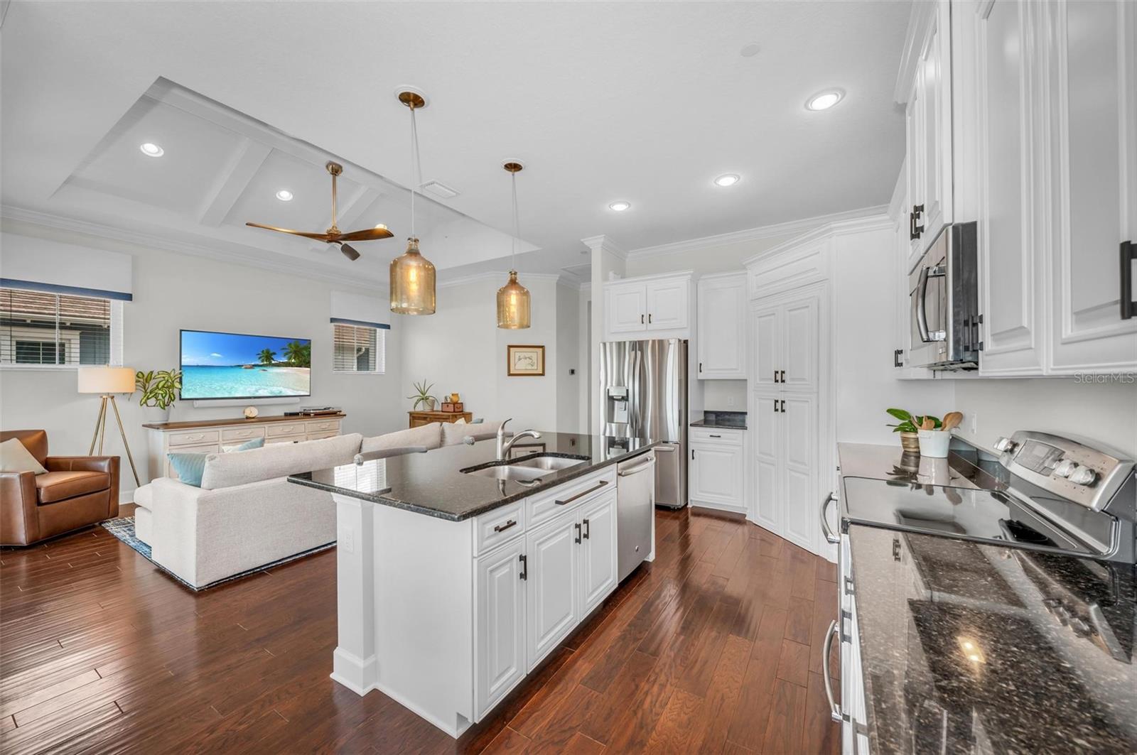 230 SAPPHIRE LAKE DR #201