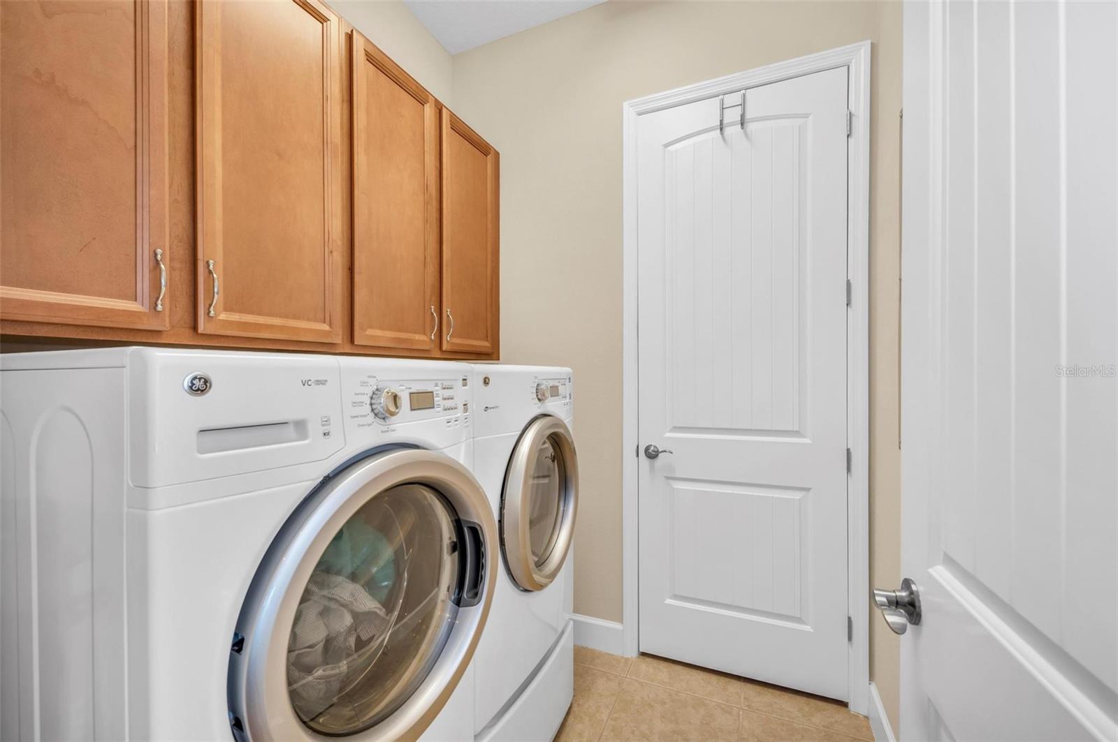 230 SAPPHIRE LAKE DR #201