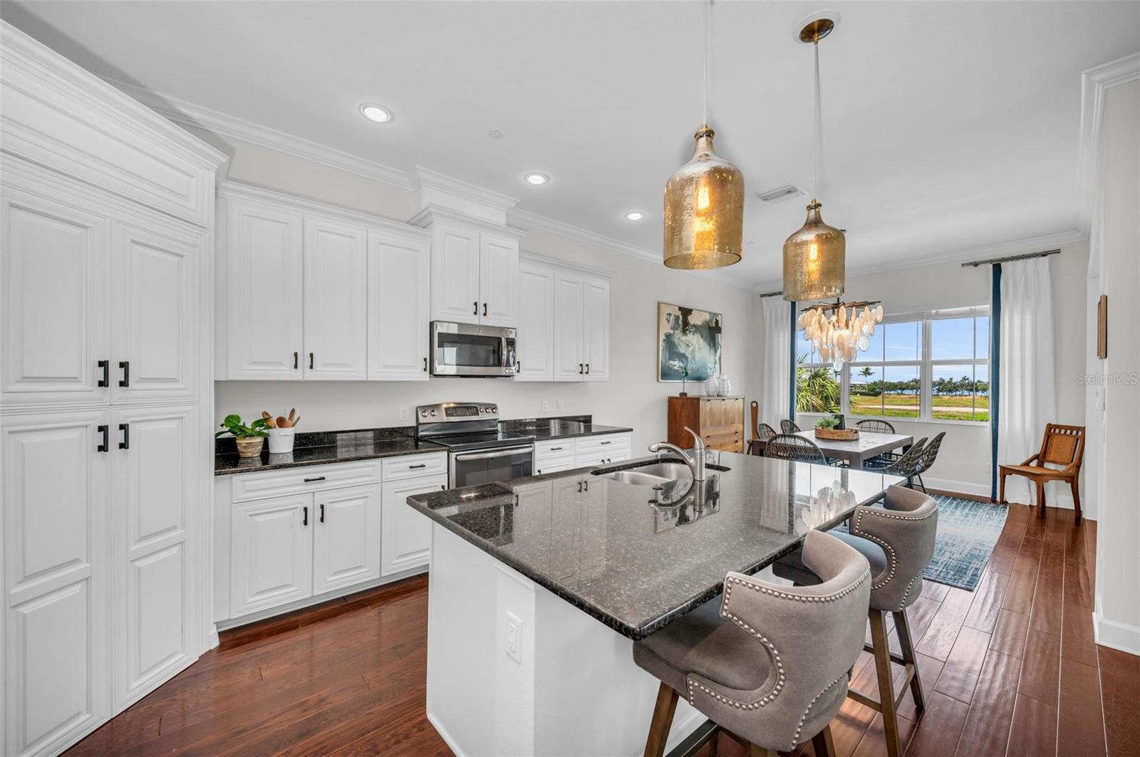 230 SAPPHIRE LAKE DR #201