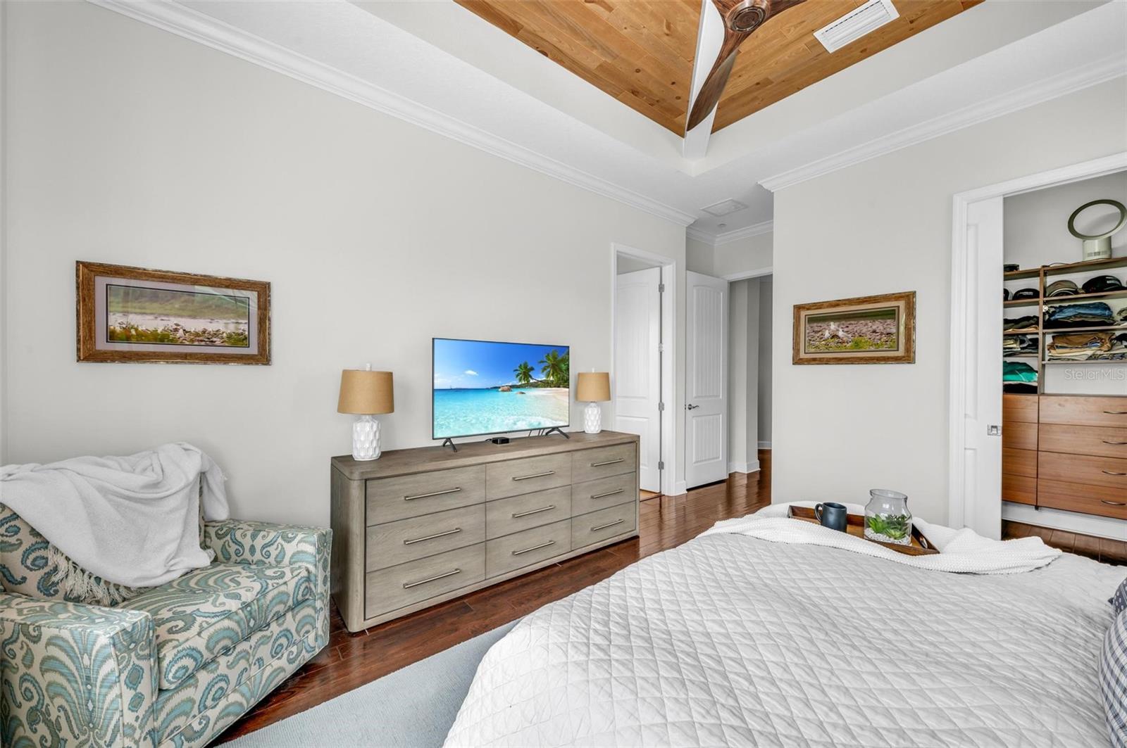 230 SAPPHIRE LAKE DR #201