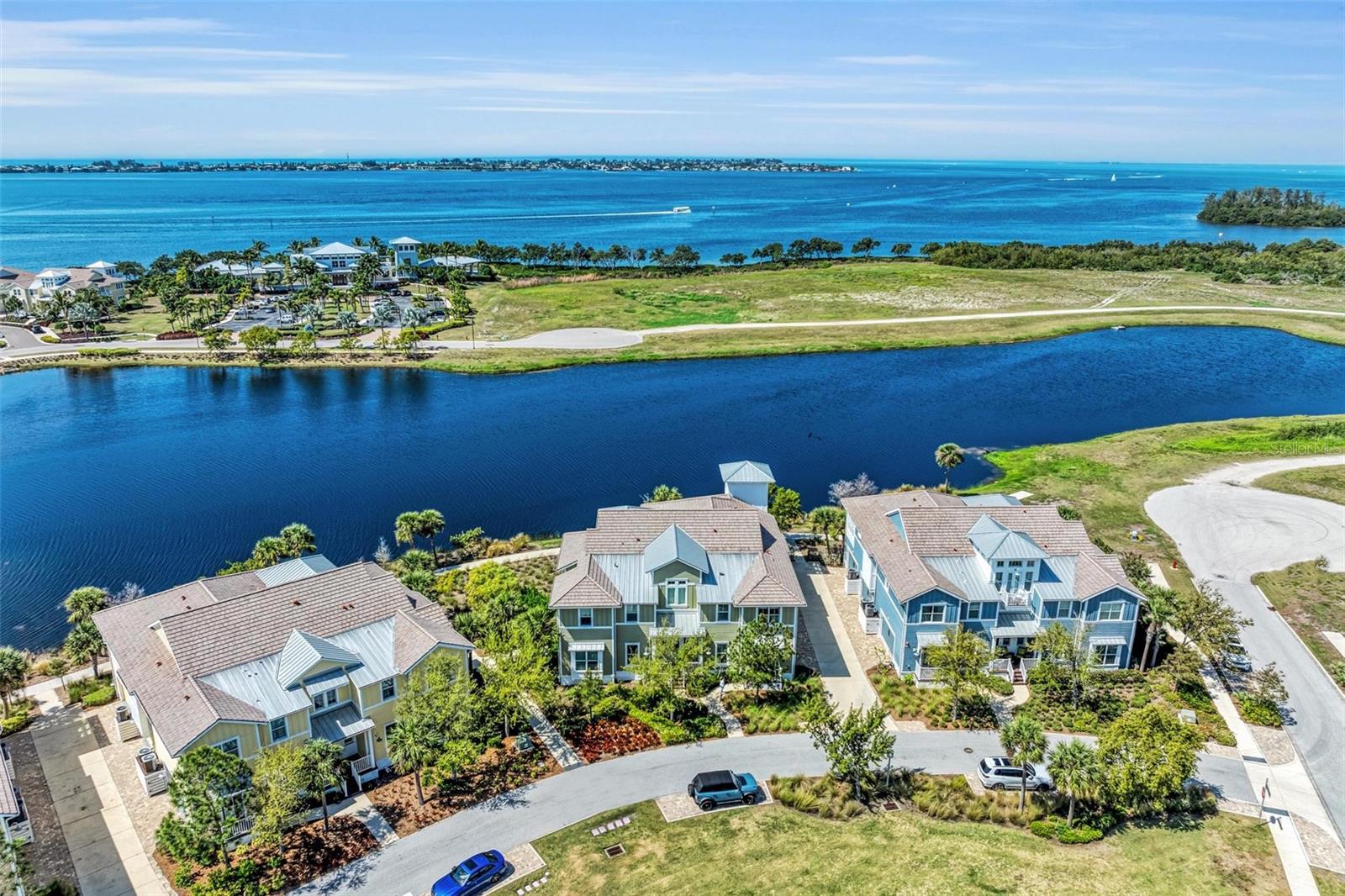 230 SAPPHIRE LAKE DR #201