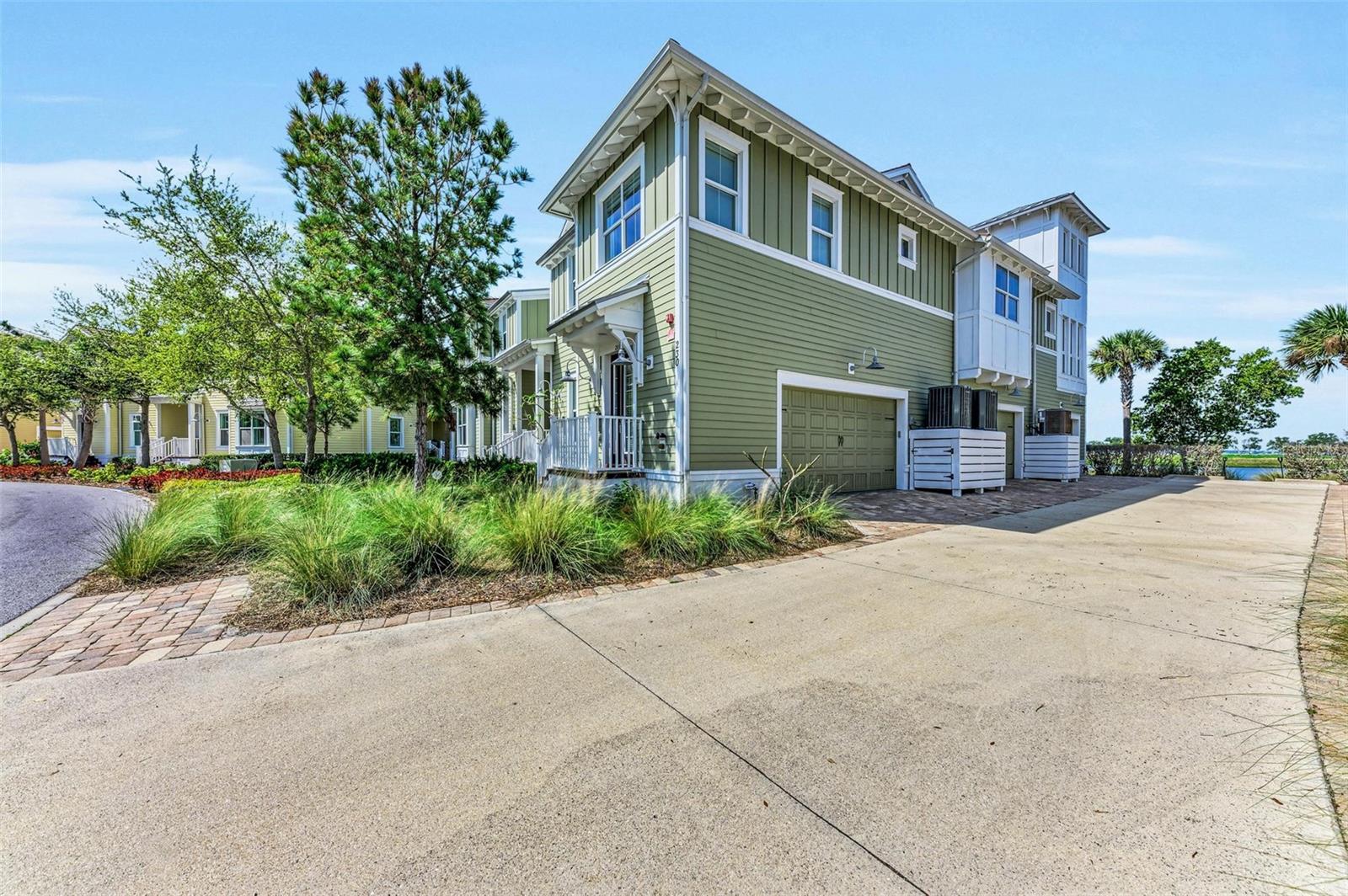 230 SAPPHIRE LAKE DR #201