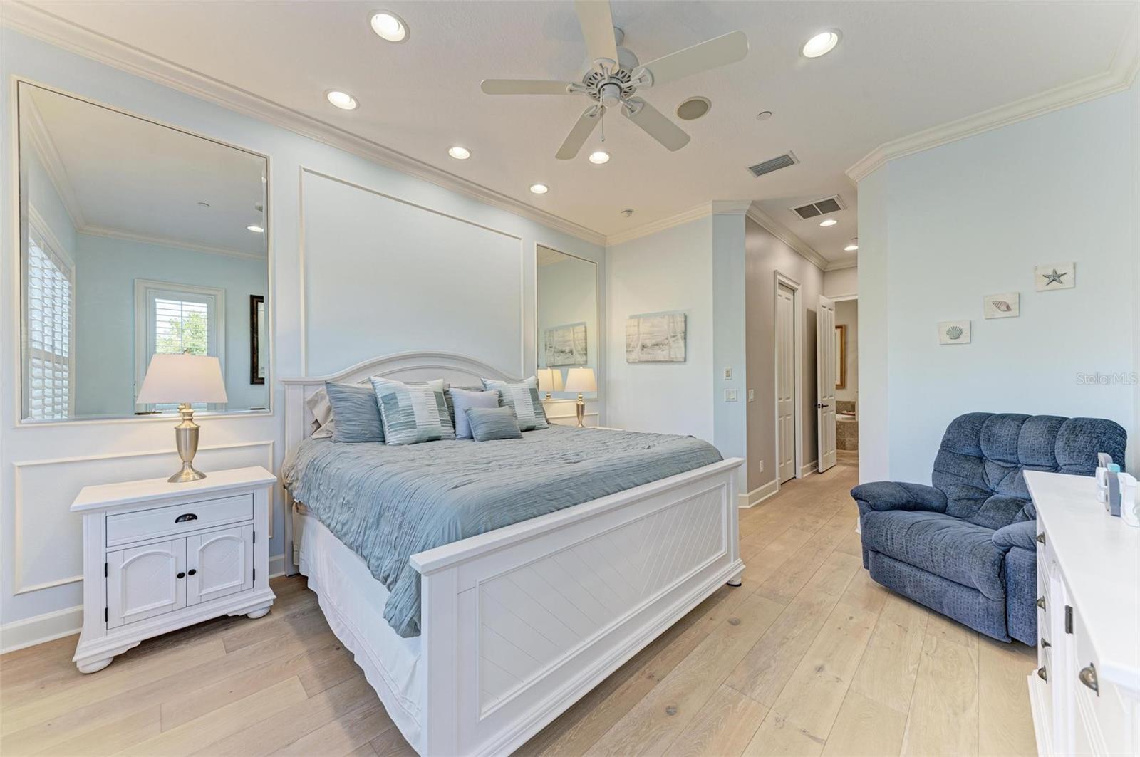 321 SAPPHIRE LAKE DR #101