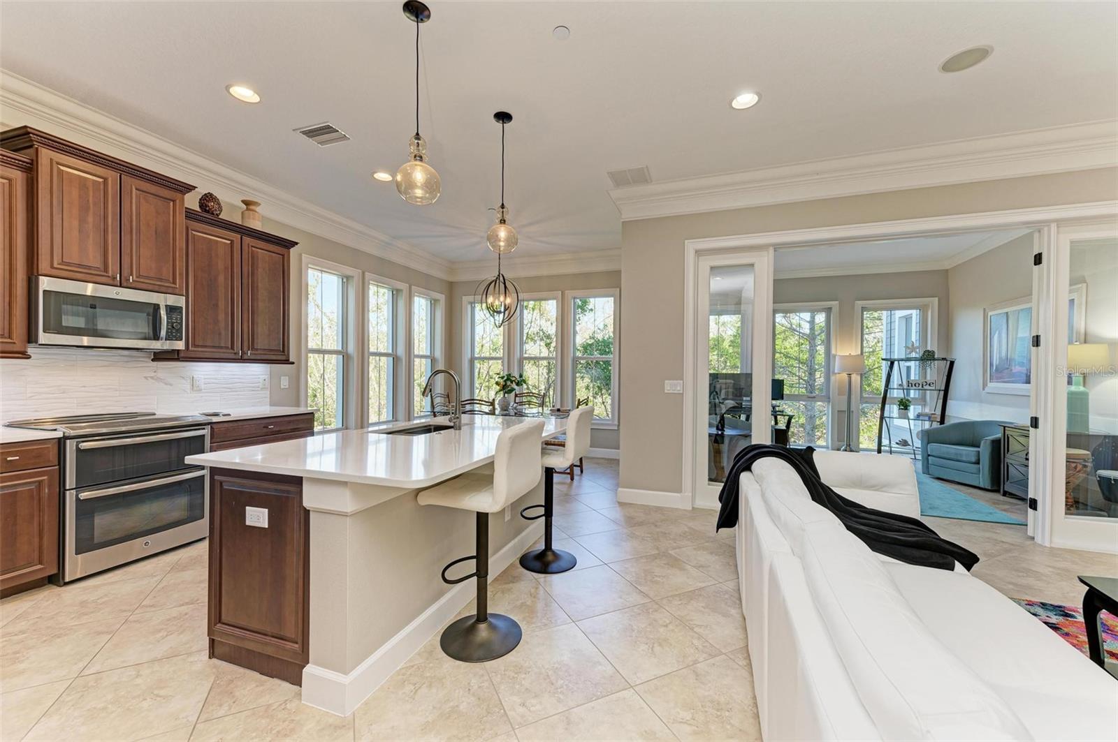 321 SAPPHIRE LAKE DR #101