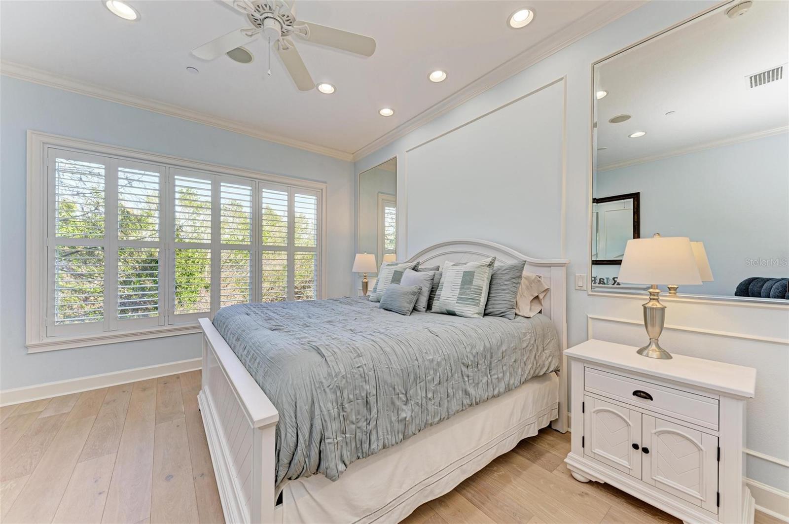 321 SAPPHIRE LAKE DR #101